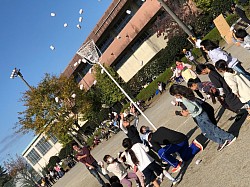子供玉入れ